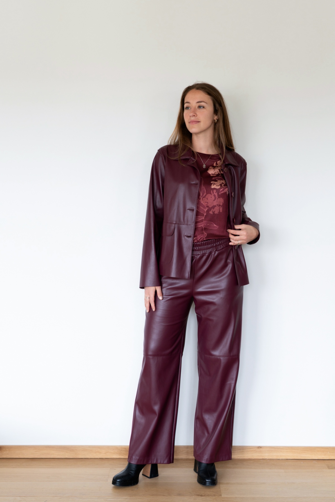 Tailleur cuir bordeaux
