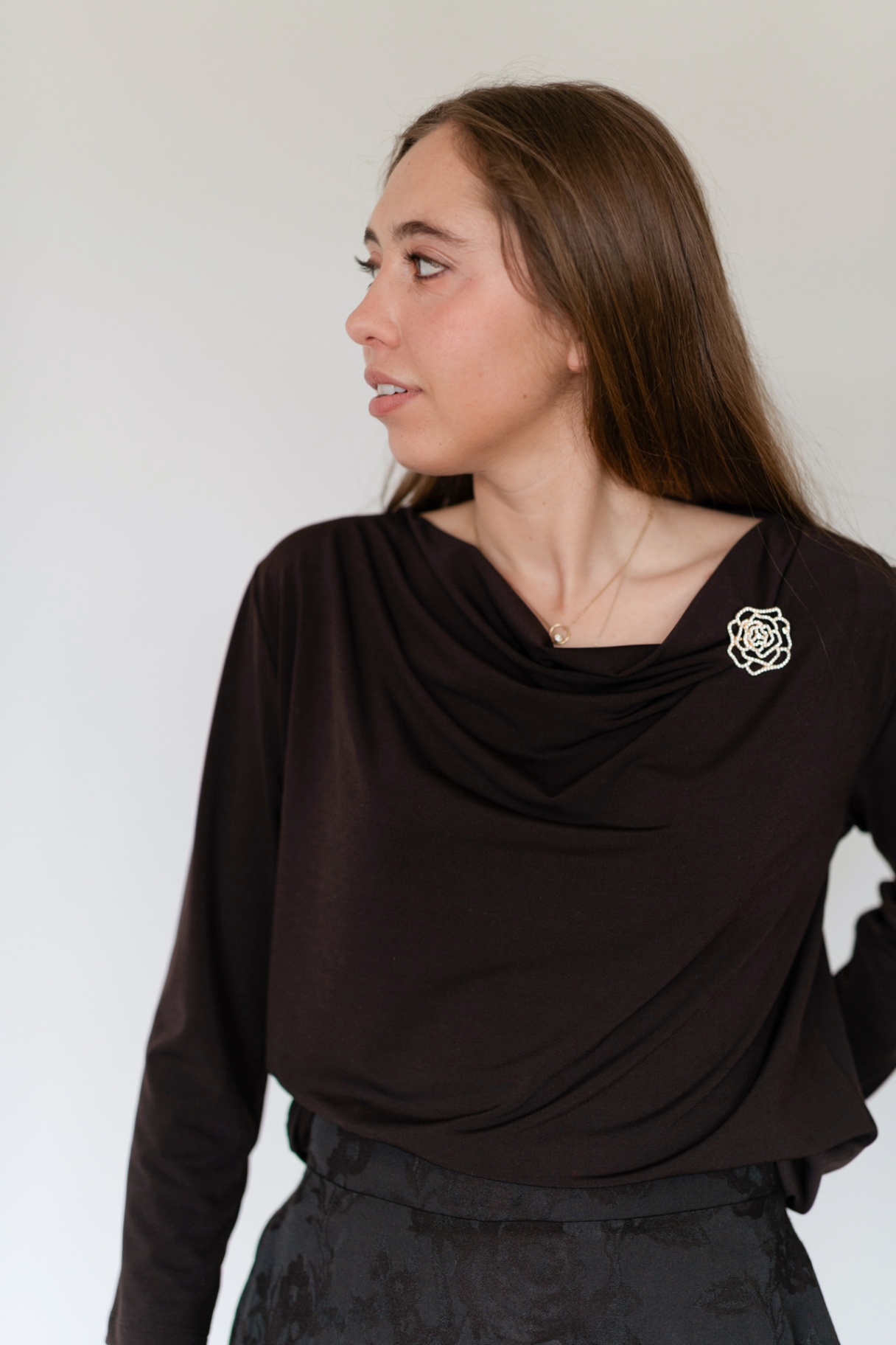 Top chocolat, jupe jacquard